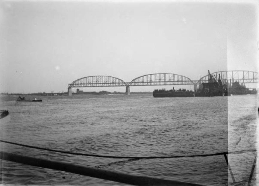 #240 Mississippi River Views with Free Bridge, 1909