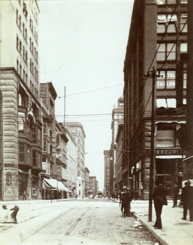 #36 Olive Street in St. Louis looking east across Sixth Street, 1900