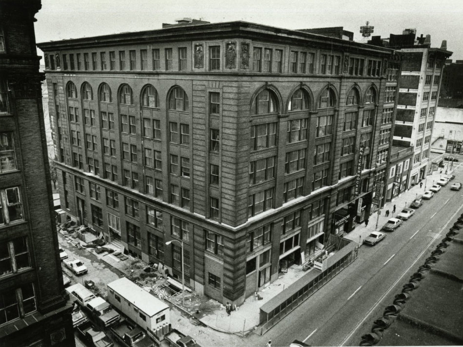 #17 The building at 13th and Washington avenue, St. Louis, 1985