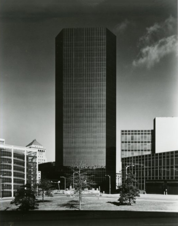 #55 Centerre Bank – Skyscraper, 1982
