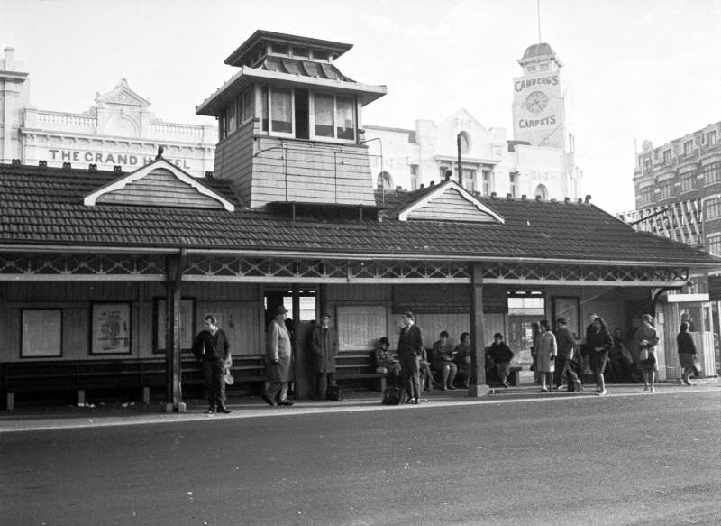 #23 Rly Square bus shelter, Sydney, 1968