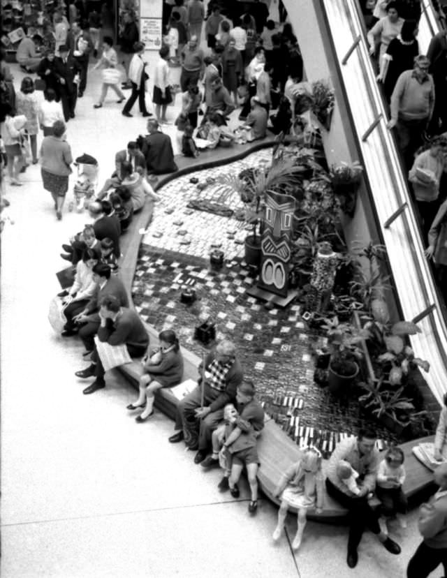 #64 Roselands Shopping Centre, 1968