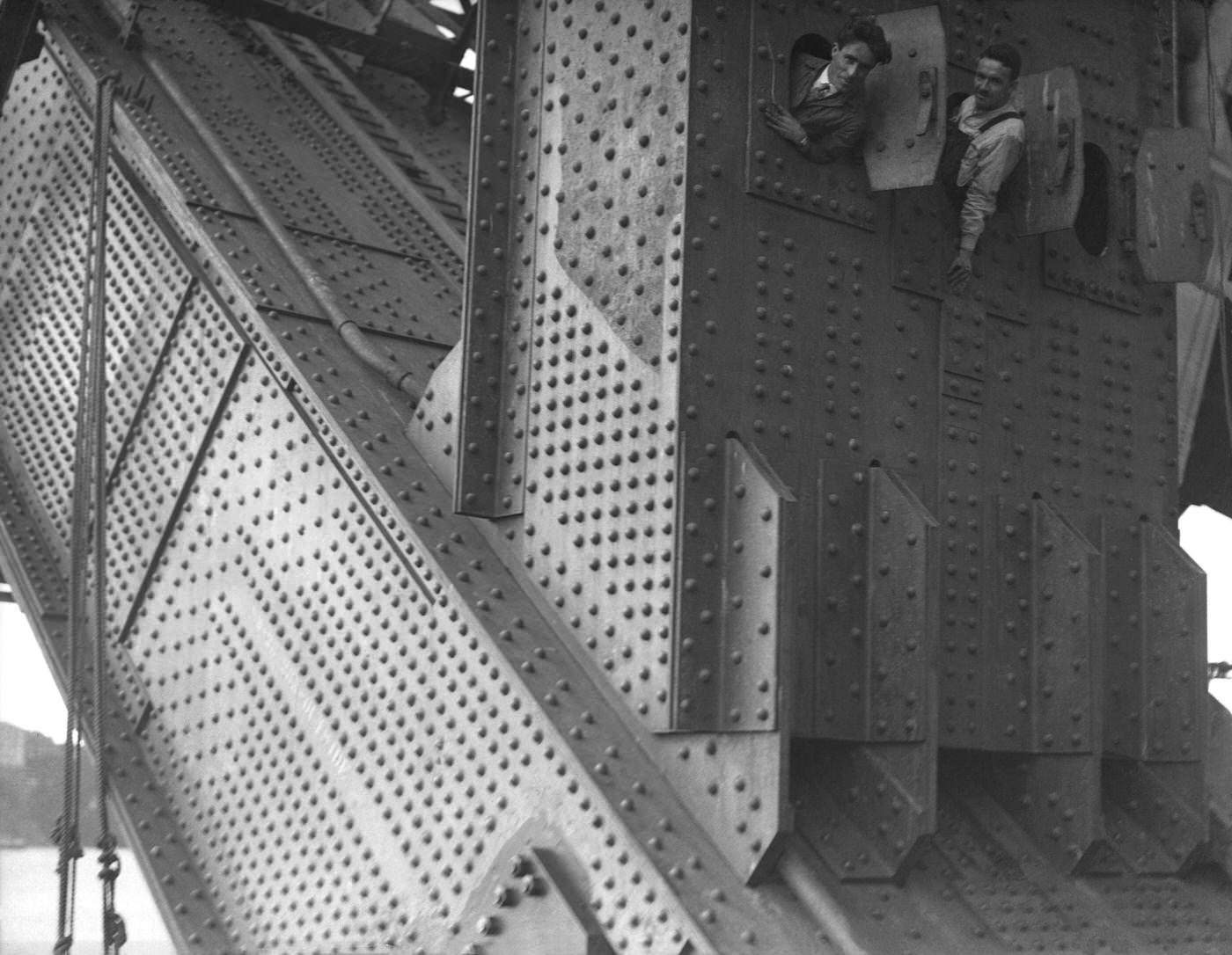 #38 The construction of the bridge, and the men who worked on it, fascinated Sydneysiders.