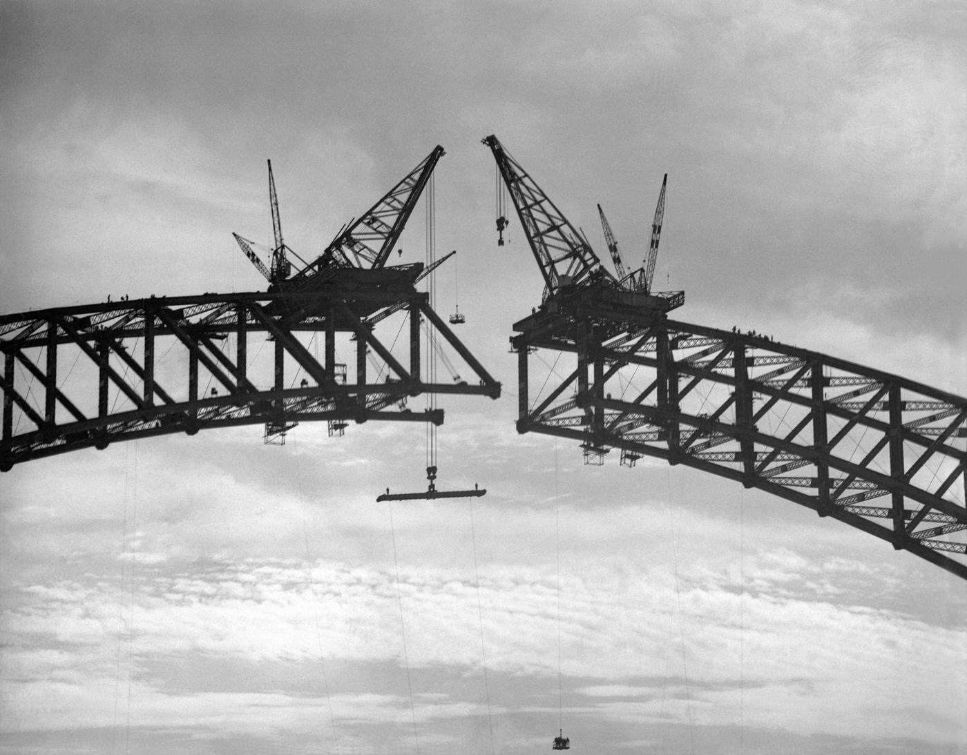 #39 Construction on the Sydney Harbour, 1930