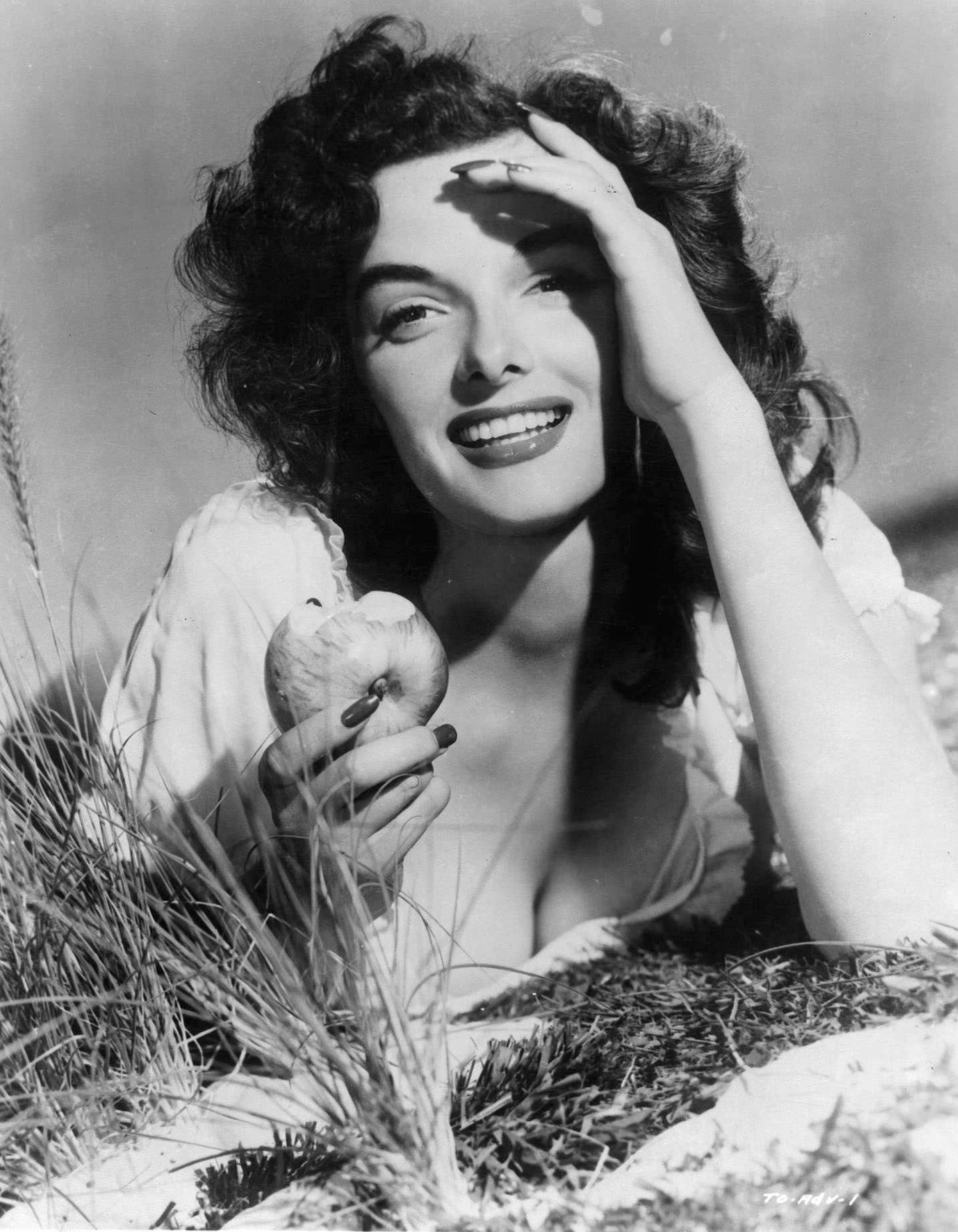 Jane Russell publicity portrait for the film ‘The Outlaw’, 1943.
