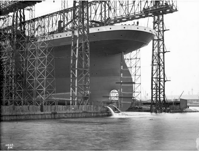 Building the Unsinkable: The Story of the Titanic&;s Construction and Rise to Fame Inventions