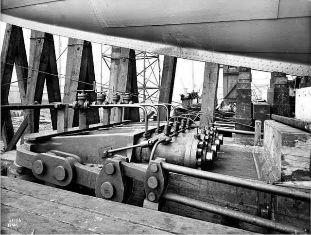 Building the Unsinkable: The Story of the Titanic&;s Construction and Rise to Fame Inventions