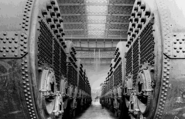 Building the Unsinkable: The Story of the Titanic&;s Construction and Rise to Fame Inventions