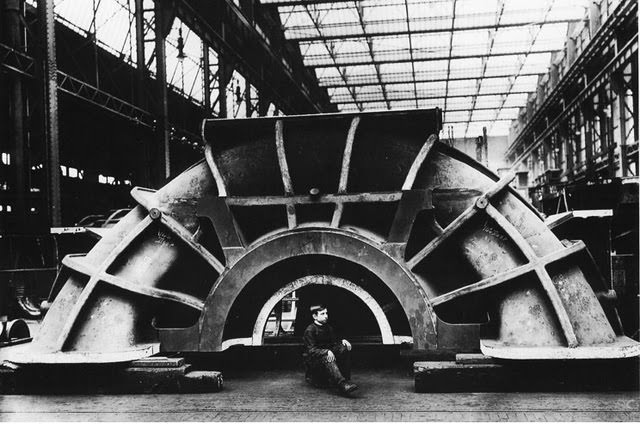 Building the Unsinkable: The Story of the Titanic&;s Construction and Rise to Fame Inventions
