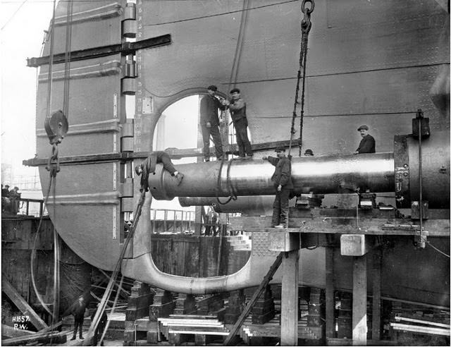 Building the Unsinkable: The Story of the Titanic&;s Construction and Rise to Fame Inventions