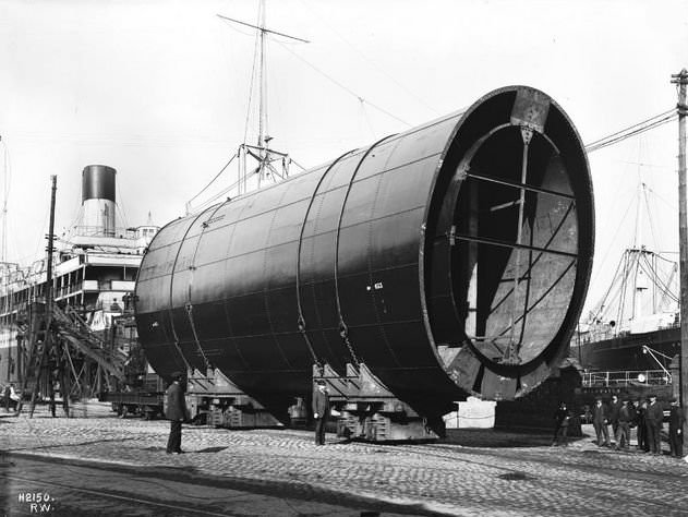 Building the Unsinkable: The Story of the Titanic&;s Construction and Rise to Fame Inventions