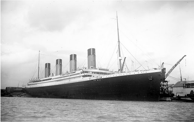 Building the Unsinkable: The Story of the Titanic&;s Construction and Rise to Fame Inventions