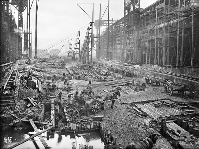 Building the Unsinkable: The Story of the Titanic&;s Construction and Rise to Fame Inventions