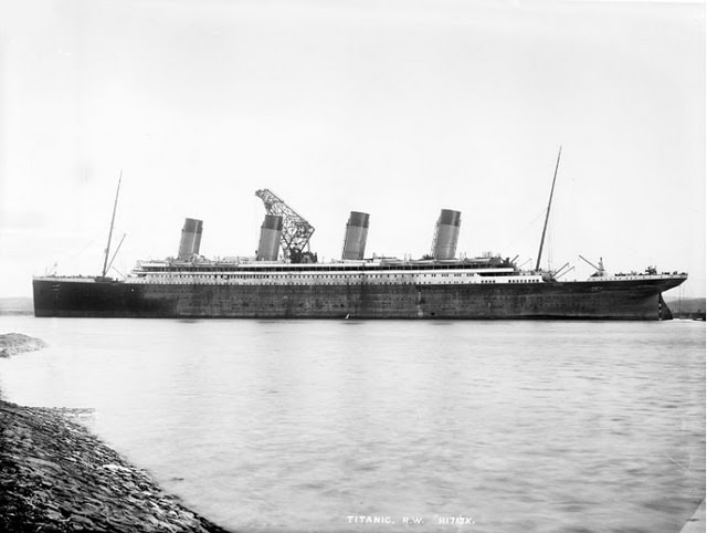 Building the Unsinkable: The Story of the Titanic&;s Construction and Rise to Fame Inventions