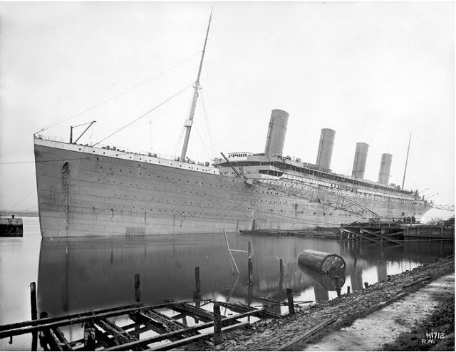 Building the Unsinkable: The Story of the Titanic&;s Construction and Rise to Fame Inventions