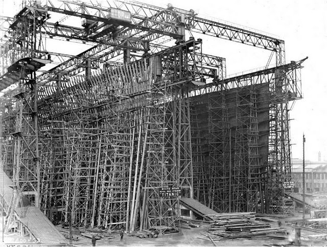 Building the Unsinkable: The Story of the Titanic&;s Construction and Rise to Fame Inventions