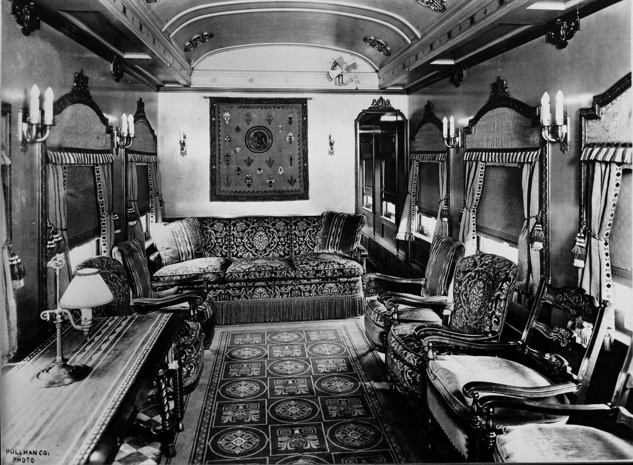 Reception room of the Mexican presidential train presented at the World’s Fair of Chicago, 1933.