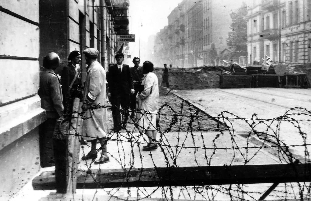 #45 People on Śniadeckich Street.
