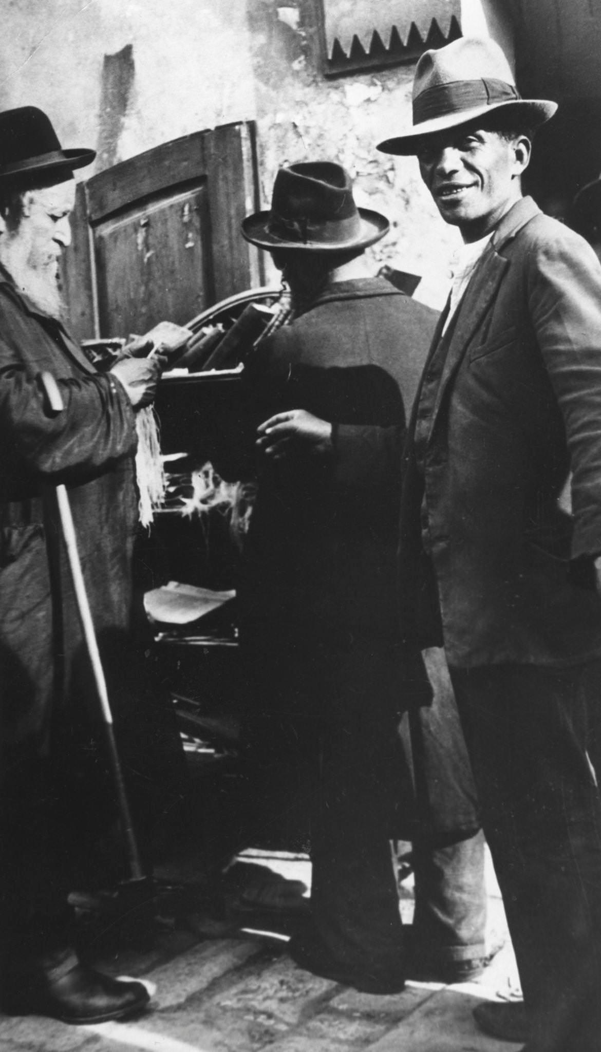 #57 Examining tzitzit, Lemberg Ghetto, USSR, 1941