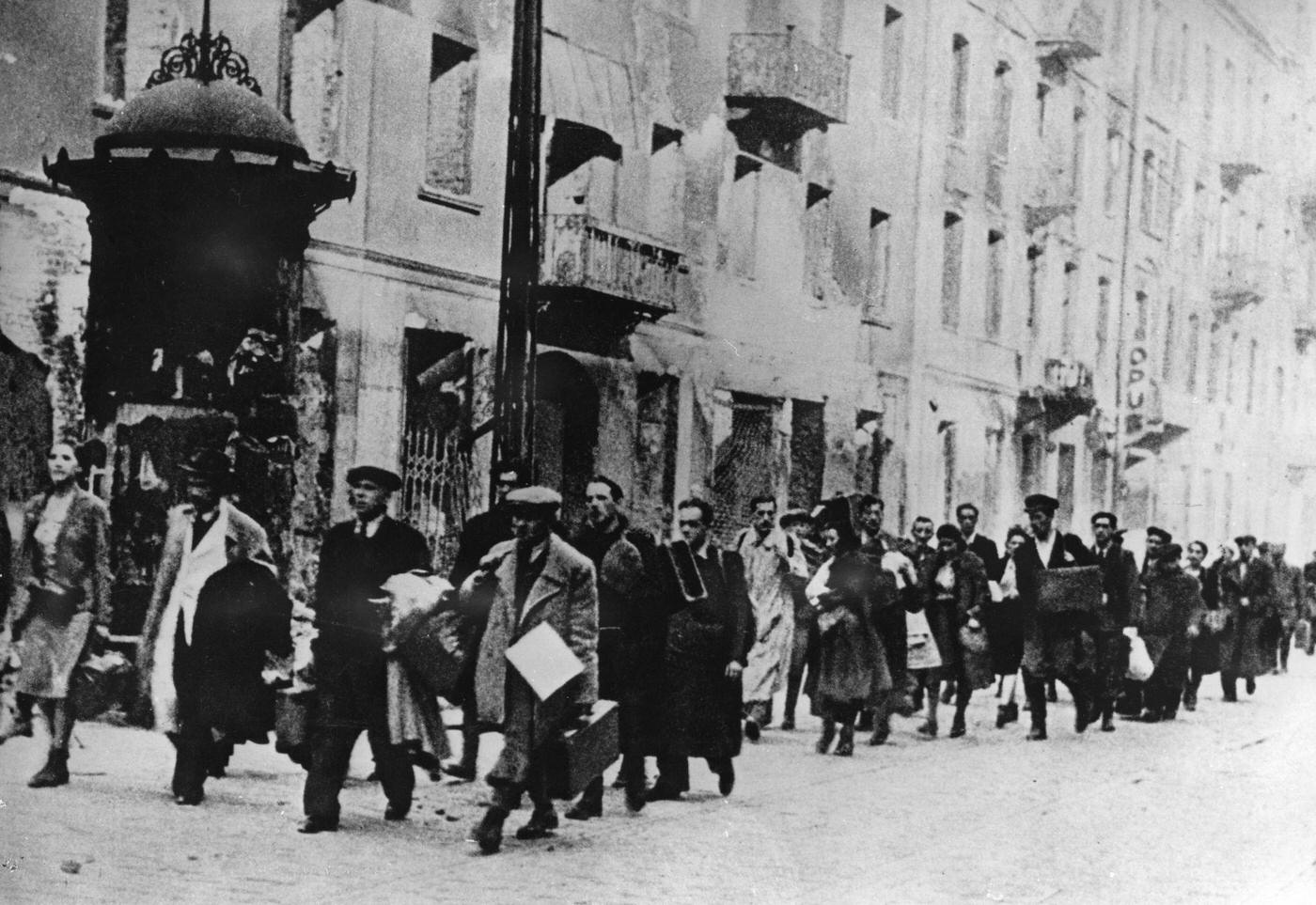 #78 The Ghetto of Warsaw before the uprising. Poland, 1943