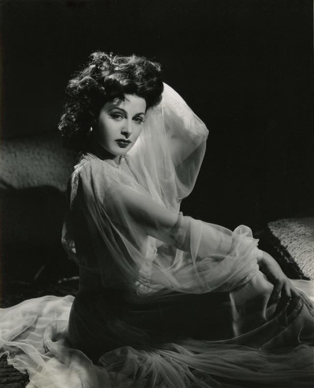 Journey to the Heart of Darkness: Fabulous Photos of Hedy Lam in White Cargo 1942 Movies
