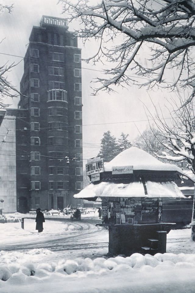 #11 Piazza Oberdan in the snow, Milan, 1939. (Fototeca Gilardi)