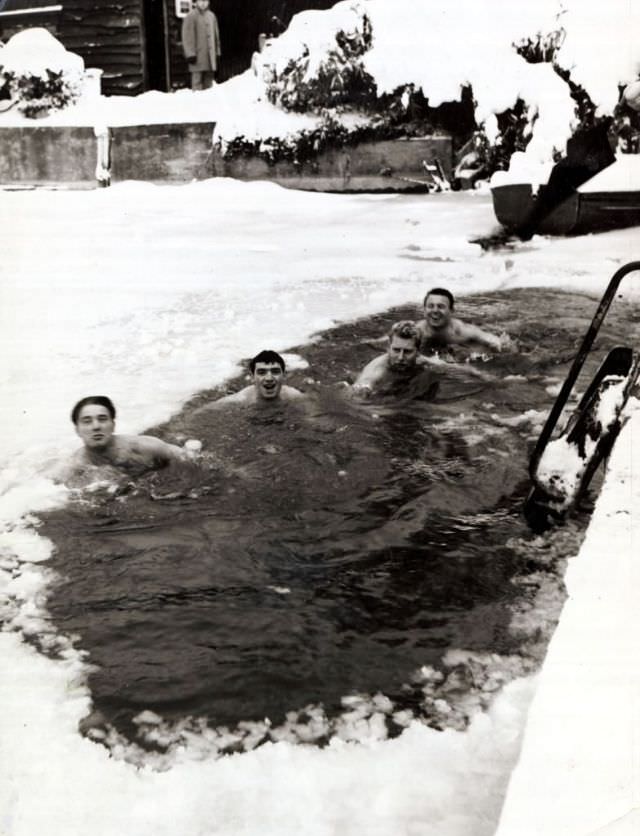 #19 Highgate Swimming Club, 1962.