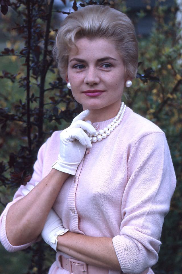 #32 Arlene Smith, age 28, November 1962