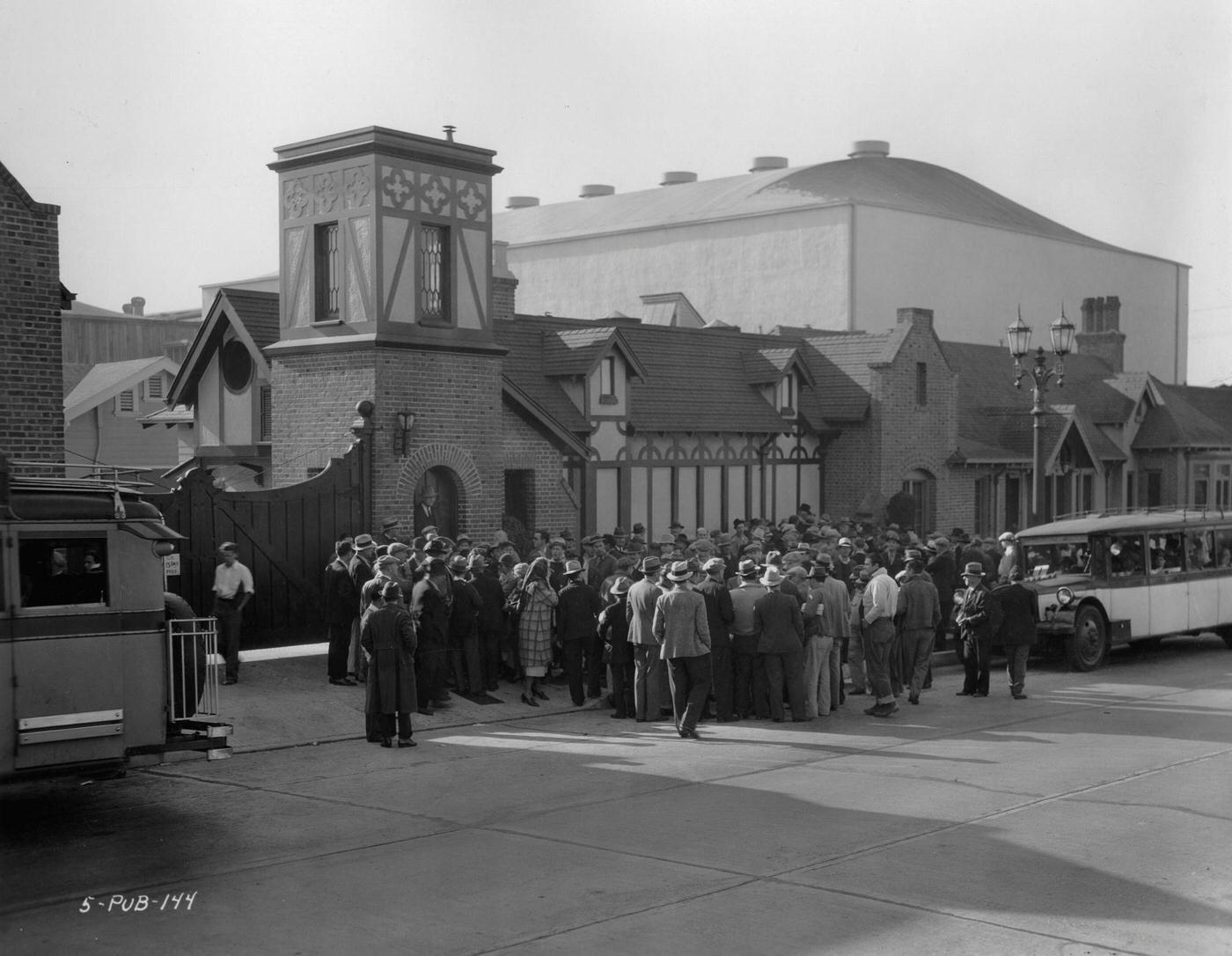 #116 A bunch of people in front of Charlie Chaplin’s studio in the heart of Hollywood