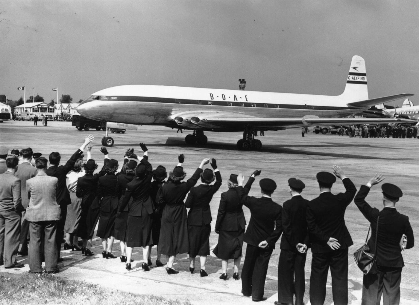 The BOAC Comet is seen taxiing on the runway at London Airport before flying to Johannesburg, marking the world’s first jet passenger service.