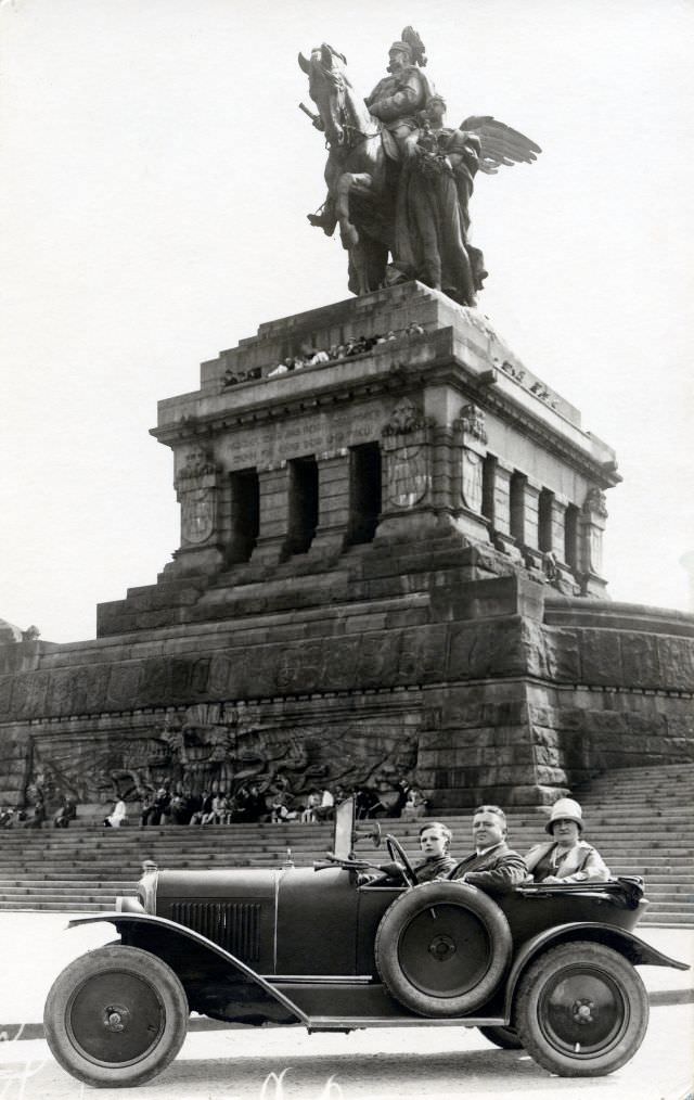 #1 German family in Citroën at Deutsches Eck, 1925