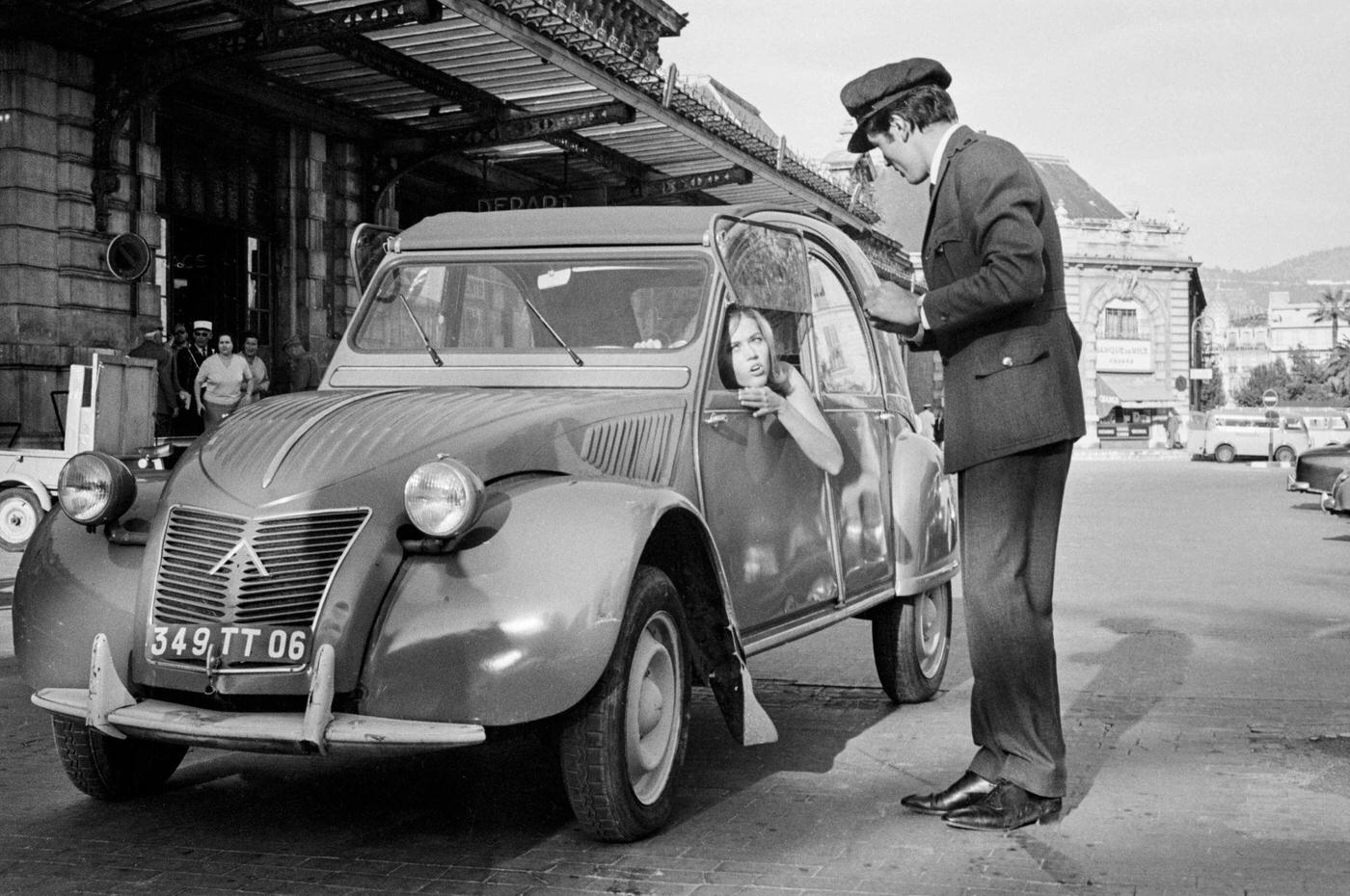 Jane Fonda and Alain Delon in a Citroën 2CV during the filming of “Les Félins” on the French Riviera, 1963.