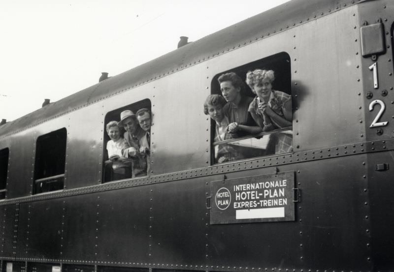 #28 Hotelplan Expres (here with one ‘s’) which goes from The Hague Central to Switzerland, Austria and Italy, September 18, 1954