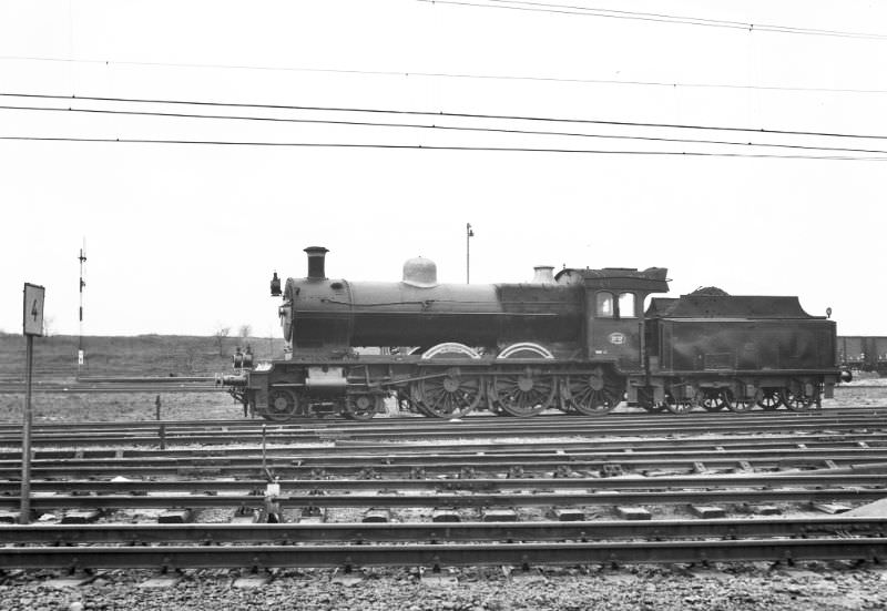 #33 The most famous steam locomotive in the Netherlands from the waiting room in Roosendaal, December 1, 1957
