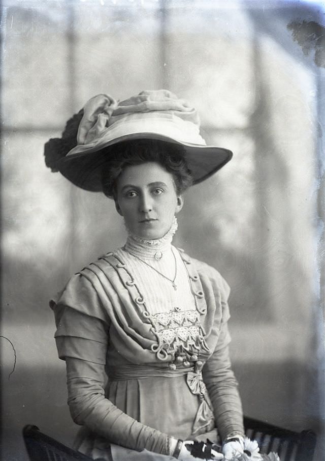 #117 Miss Rowe poses for a portrait on November 16, 1908
