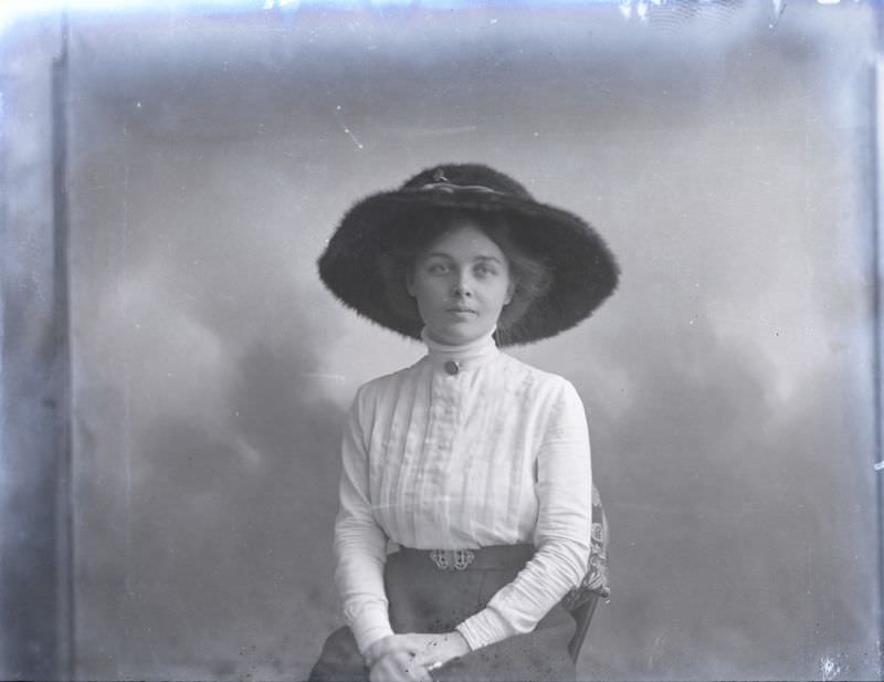 #118 Miss Champion poses for a portrait on December 31, 1909