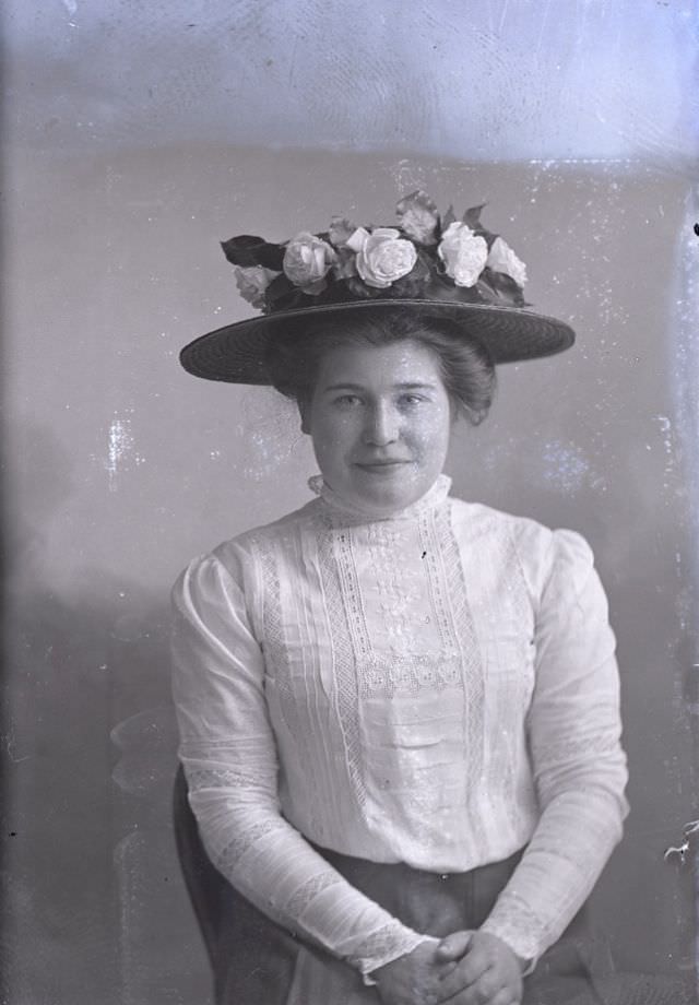 #124 Miss L Lawerence poses for a portrait on August 20, 1910