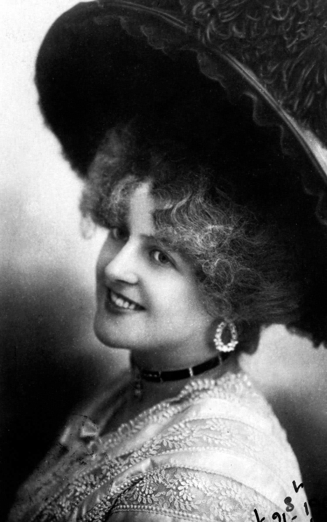 #41 Marie Studholme poses elegantly in her 1905 portrait