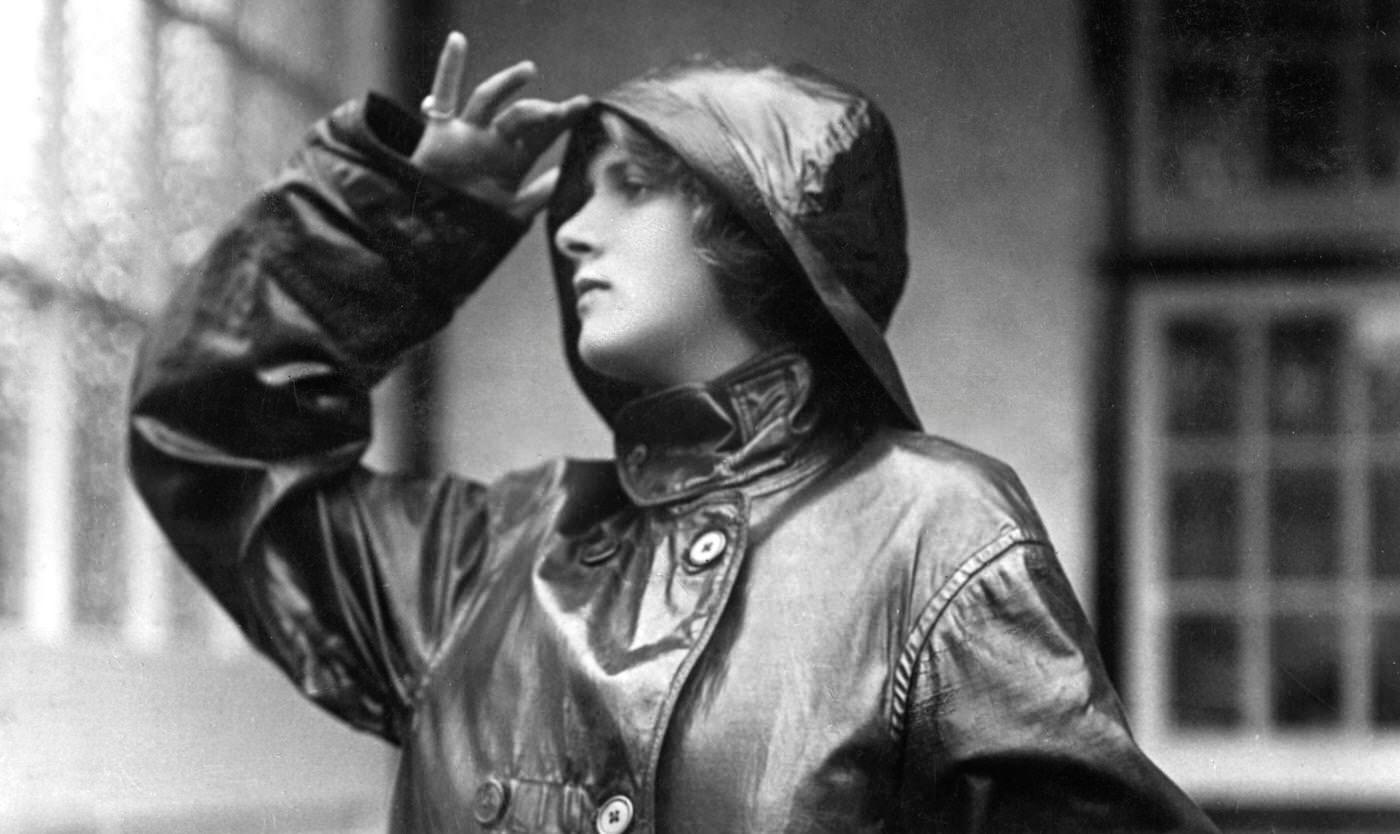 #70 Gladys Cooper poses for a portrait in the early 1900s