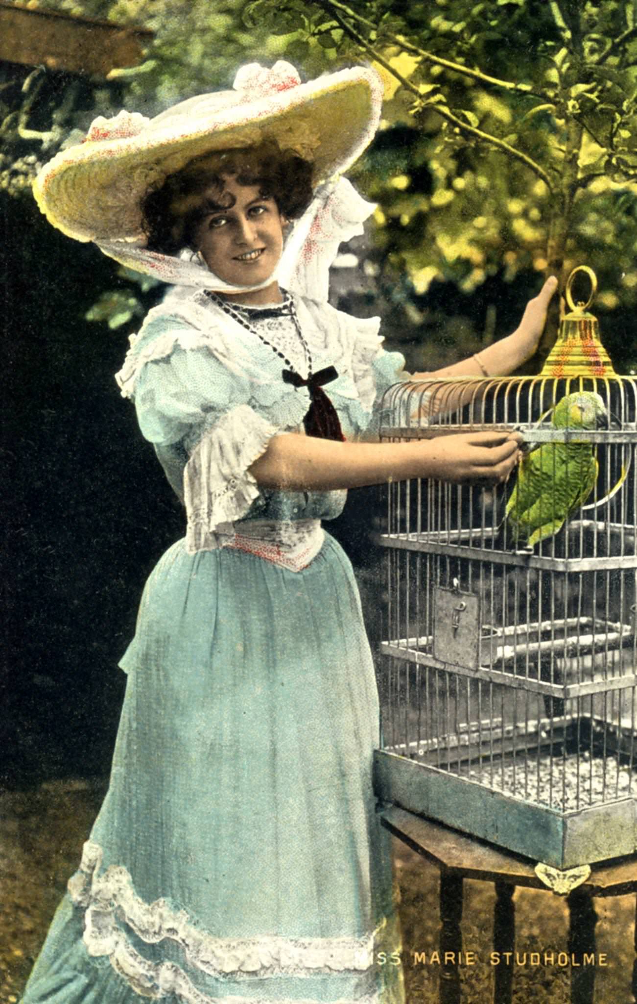 #90 Marie Studholme poses for a portrait in 1904
