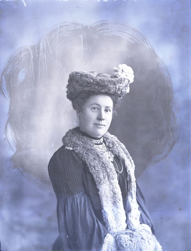 #92 Mrs Courtenay Lewis poses for a portrait on December 7, 1905