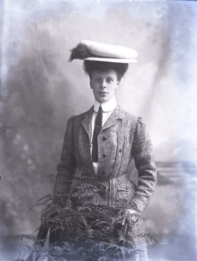 #94 Miss Foord poses for a portrait on December 11, 1906