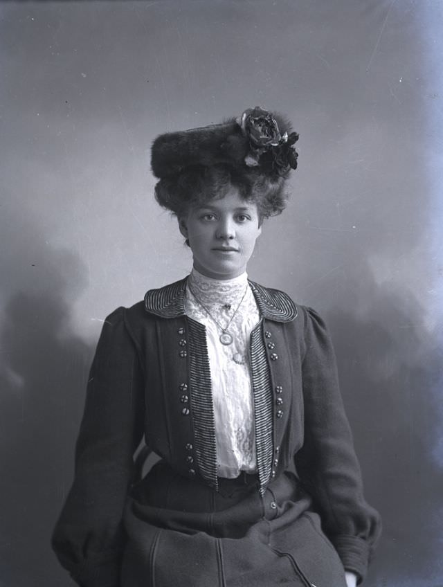 #108 Mrs G C Hill poses for a portrait in May 1907