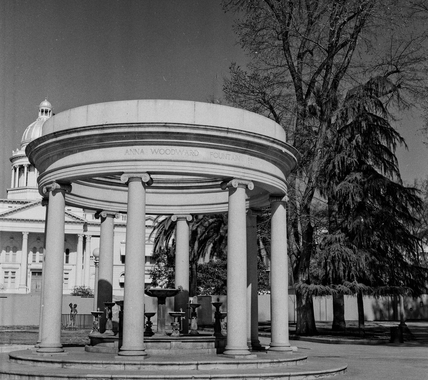 The Anna Woodward memorial fountain facing Van Ness Avenue in Fresno’s Courthouse Park.