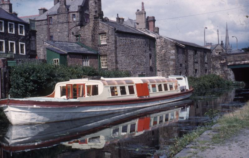 #32 The Canal Boat, Lady Fiona, Lancaster