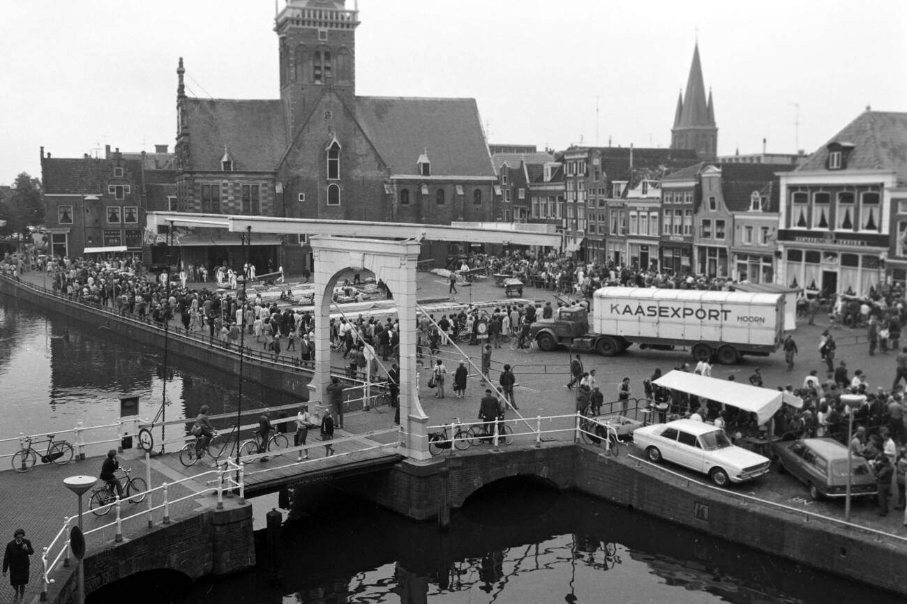 #96 The historical city weigh building De Waag behind the cheese market in Alkmaar, The Netherlands in 1971.