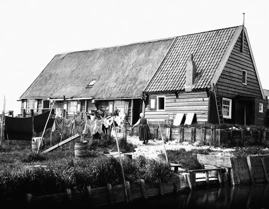 #108 Laundry day in Marken.