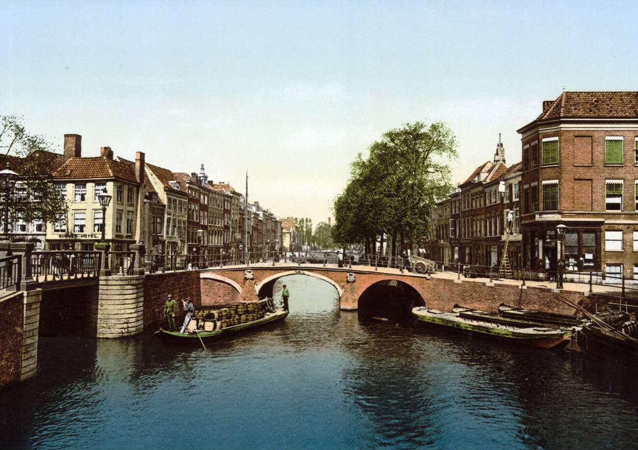 #11 The Spui (canal), Hague, Holland 1900.