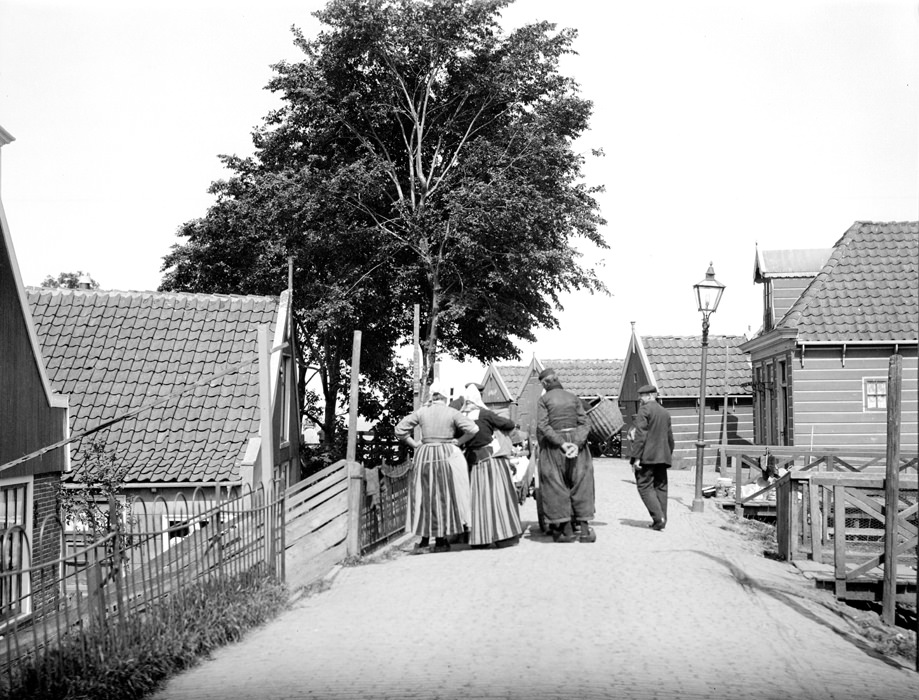 #128 A street scene in Volendam