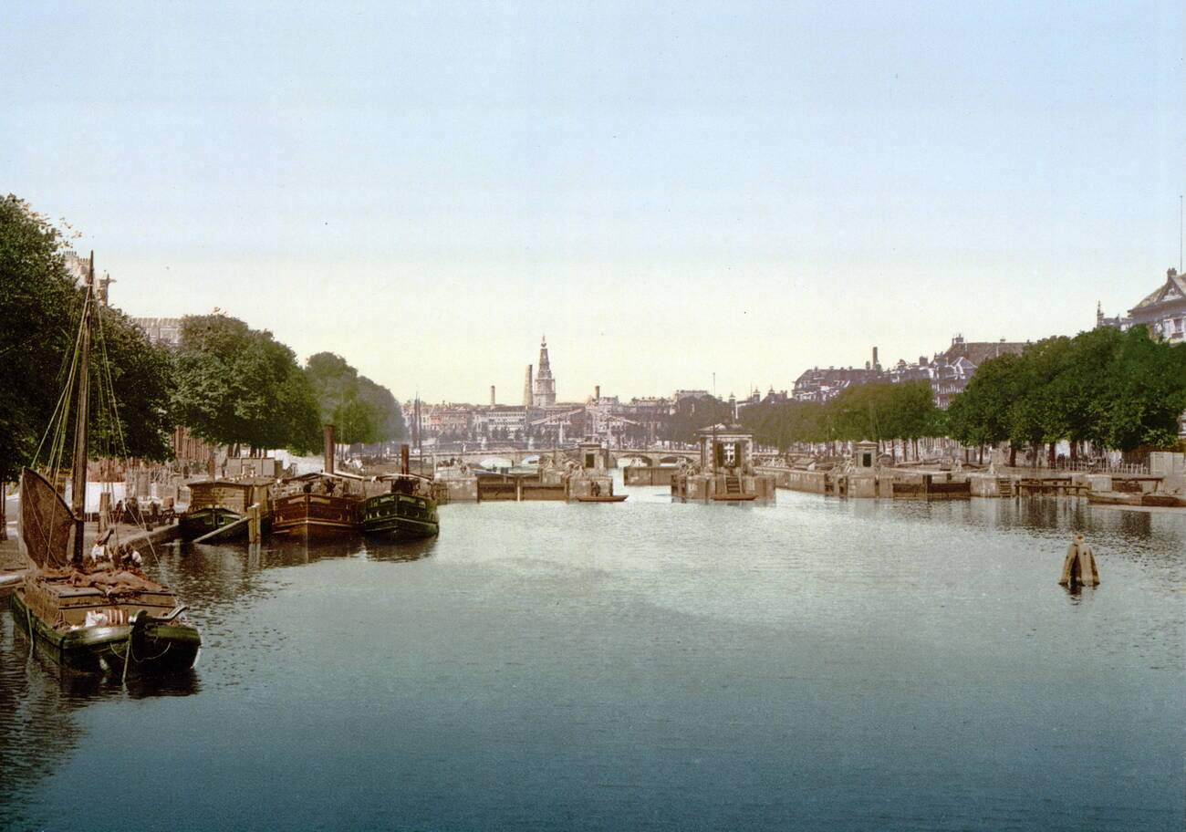 #25 Binnen Amstel (inner Amstel), canal in Amsterdam, Netherlands, 1900
